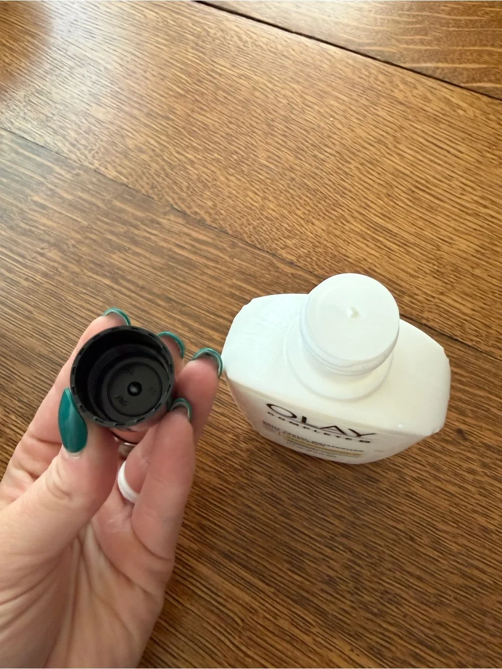 OLAY Complete Daily Facial Moisturizer - White with Black Cap